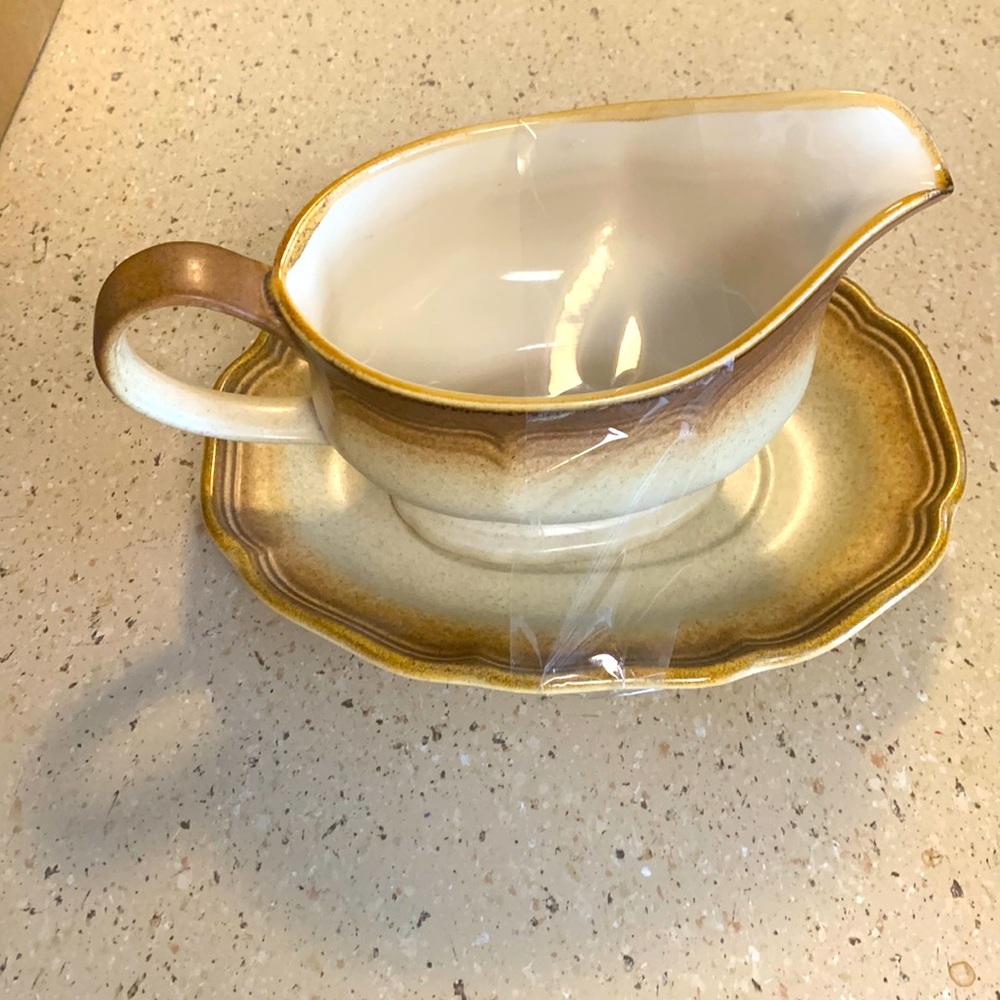 Mikasa’’s whole wheat gravy boat & plate.